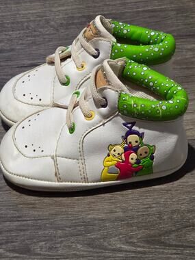 VTG 1999 Y2K Teletubbies White Infant Shoes Sz 4 Tinkie-Winkie Dipsy Lala Po